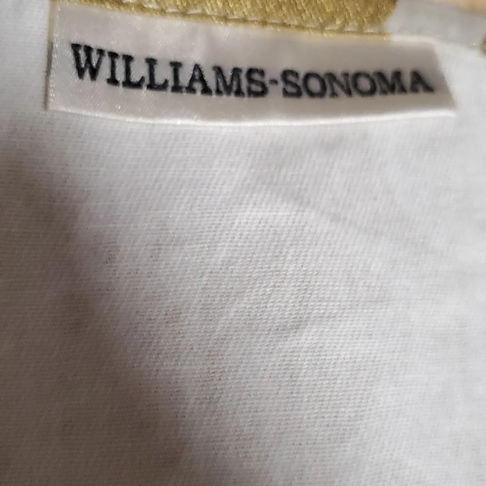 Williams Sonoma Bundle Lit of 8 cotton table napkins floral gold